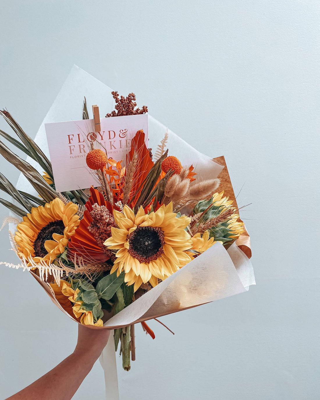 Fridays are for boho sunflower bouquets 🌻